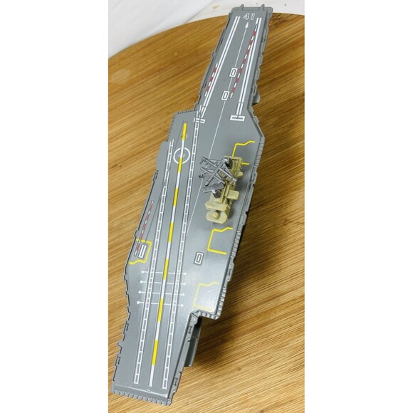 VTG 2002 Motor Max#76787  Diecast Midway 9" Aircraft Carrier Model W Helicopter - Picture 4 of 11
